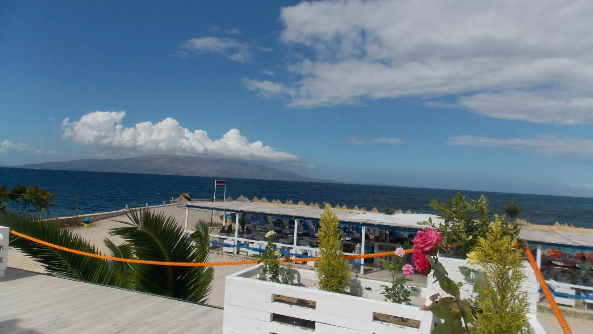 Sunset Suites Sarande 4*,