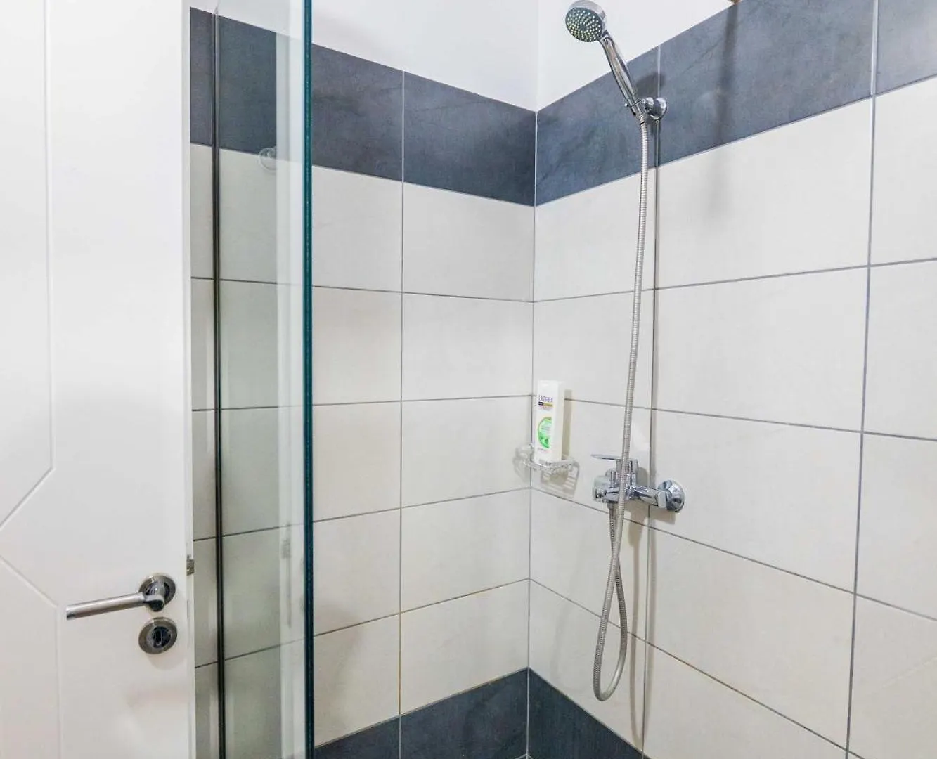 Sunset Suites Sarandë 4*,